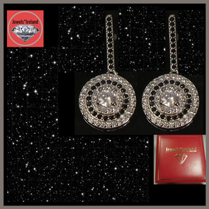 Luxury created diamond and black  dangle earrings.