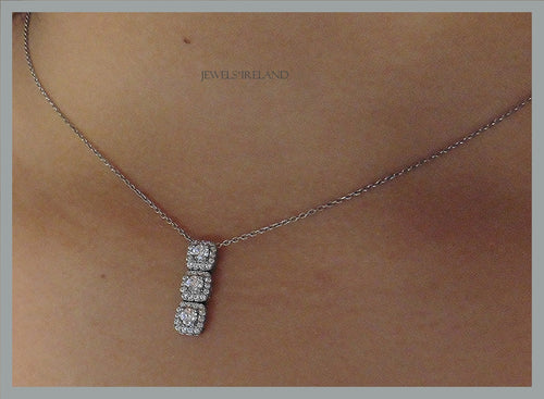 Brilliant cut 3 stone necklace